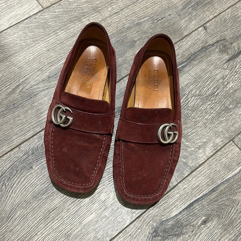 • Gucci • Men’s Authentic Suede GG Logo Drivers Burgundy Red 6.5